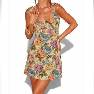 PRETTY LITTLE THINGS Stone Floral Sleeveless Bodycon Dress Tapestry NWT 10